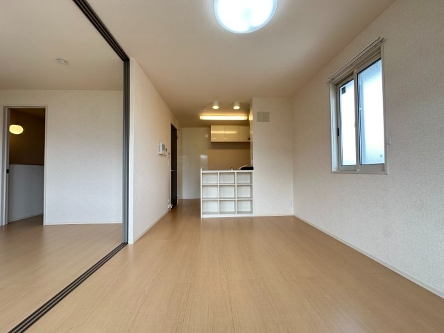ＪＲ信越本線 北高崎駅 徒歩27分 2階建 築16年の居間写真