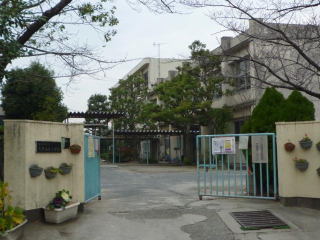 【パークハイツ加太の小学校】