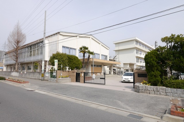 小学校　広島市立祇園小学校（小学校）まで802m