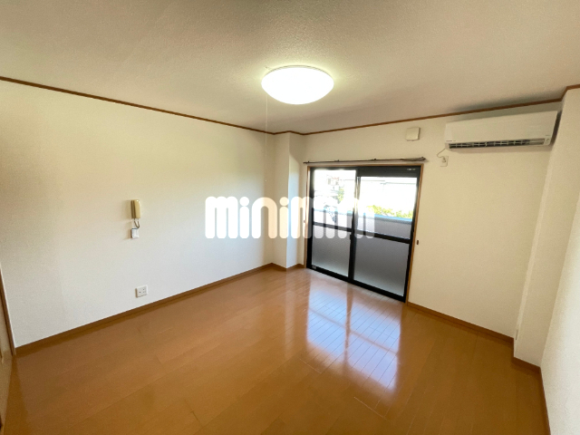 居室・リビング　広めの居室です