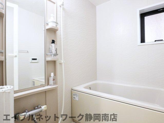 バス・シャワールーム　コンパクトで使いやすいお風呂です