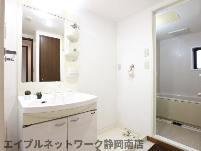 洗面設備　広い洗面スペース