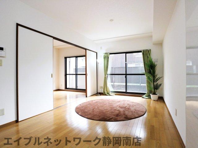 居室・リビング　ゆったり過ごせる居間です