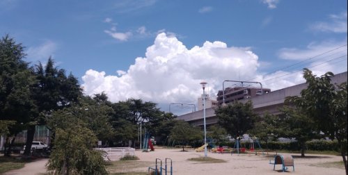 【大阪市阿倍野区阪南町のアパートの公園】