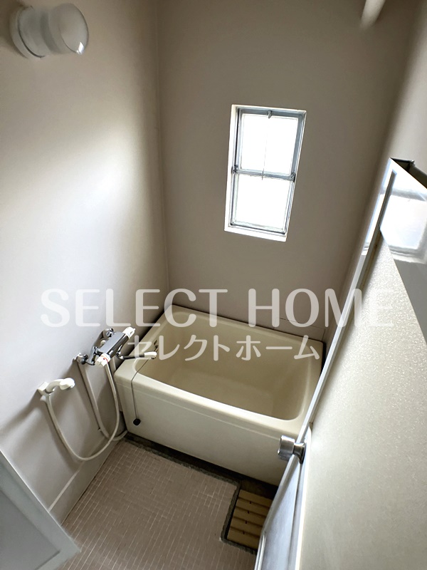 バス・シャワールーム　ゆったり過ごせるお風呂です 同型タイプです