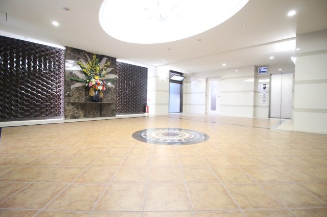 エントランス　落ち着いたエントランスです