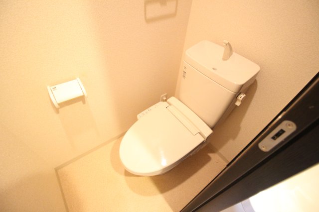 トイレ　温水洗浄便座付きトイレ
