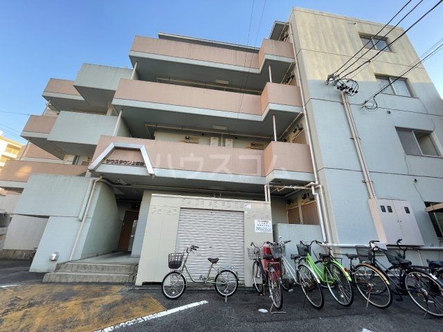 名古屋市北区上飯田南町のマンションの建物外観