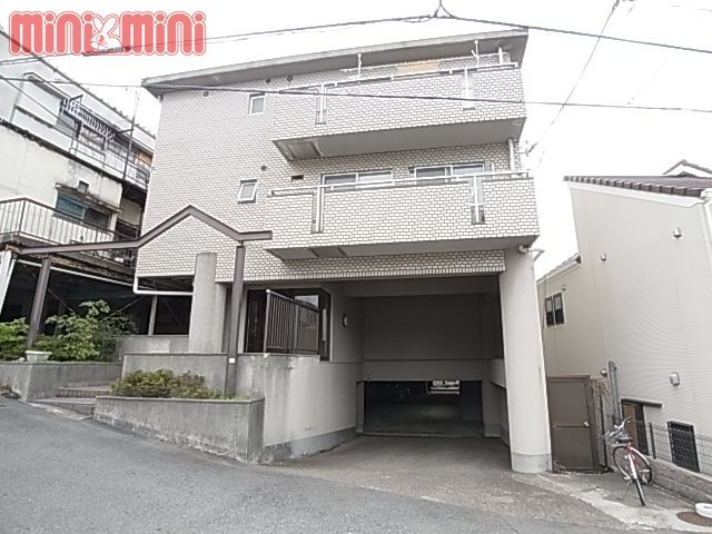 神戸市垂水区山手のマンションの建物外観