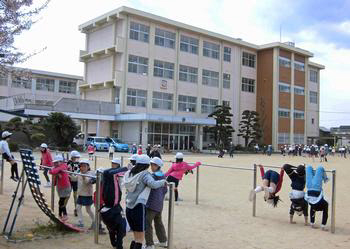 【姫路市網干区垣内中町のアパートの小学校】