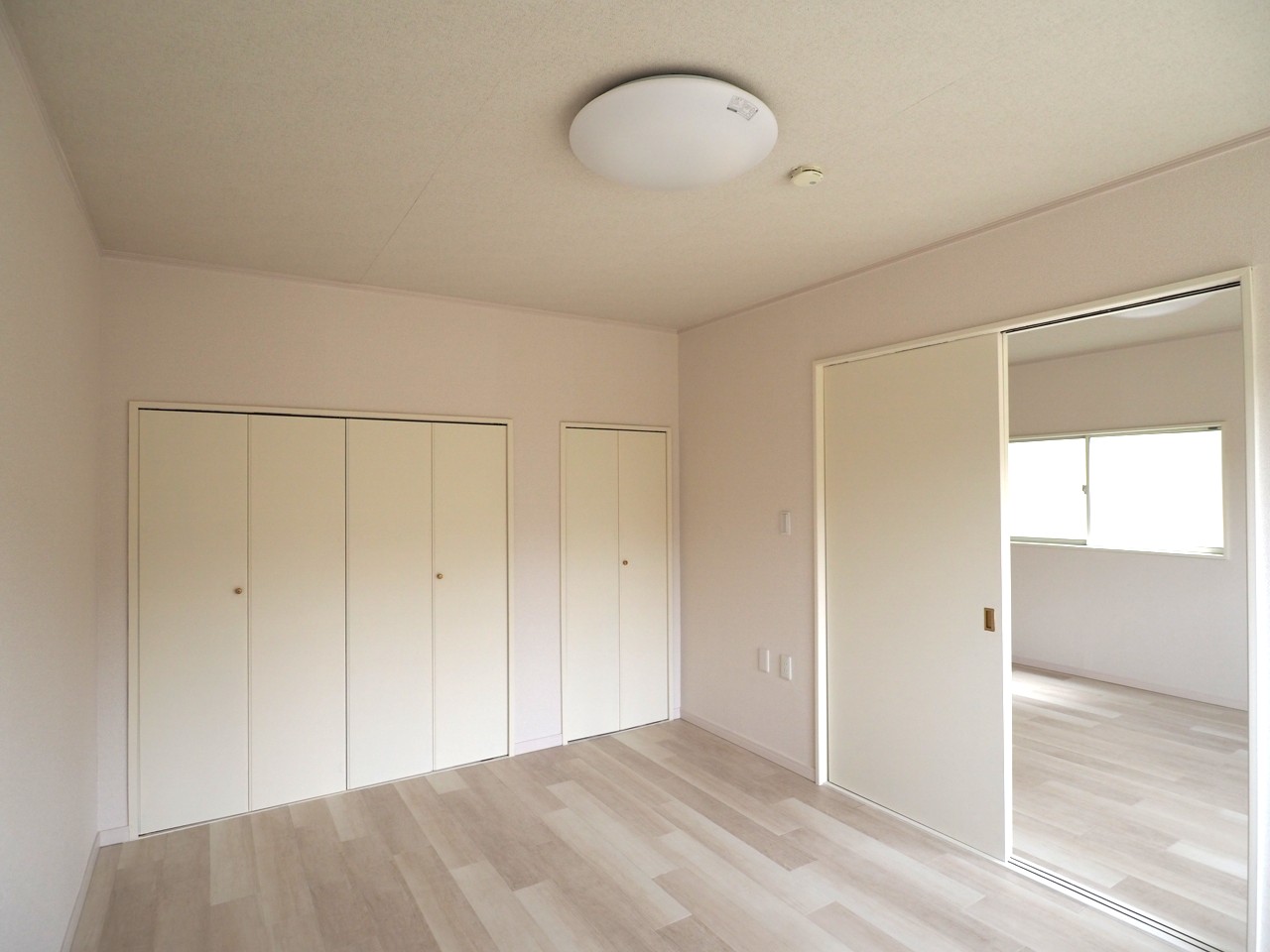 居室・リビング　居室7.26帖　寝室にするにはちょうど良い広さのお部屋です。