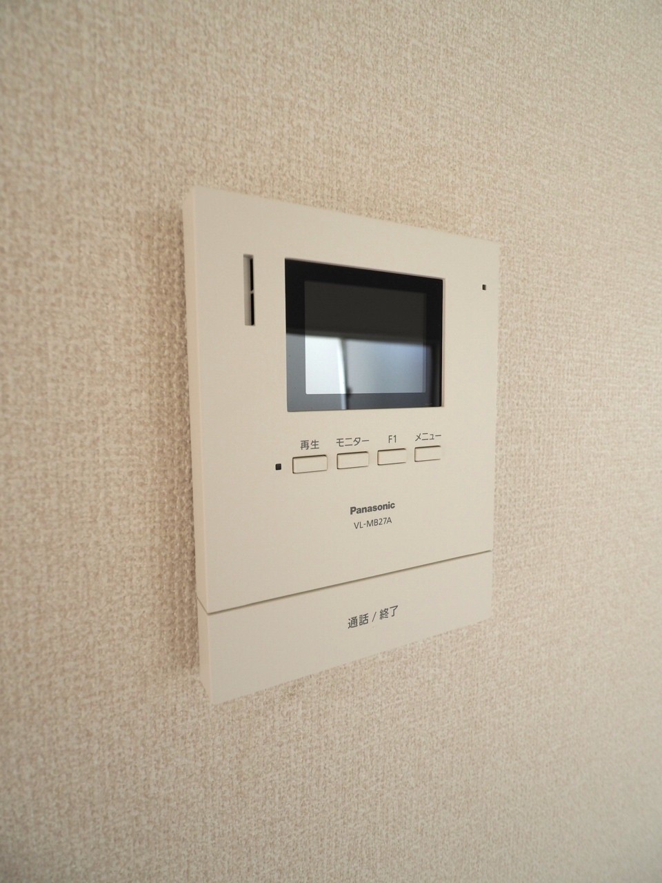 セキュリティ　TVドアホンがあると急な来客でもドアを開けずに対応できます