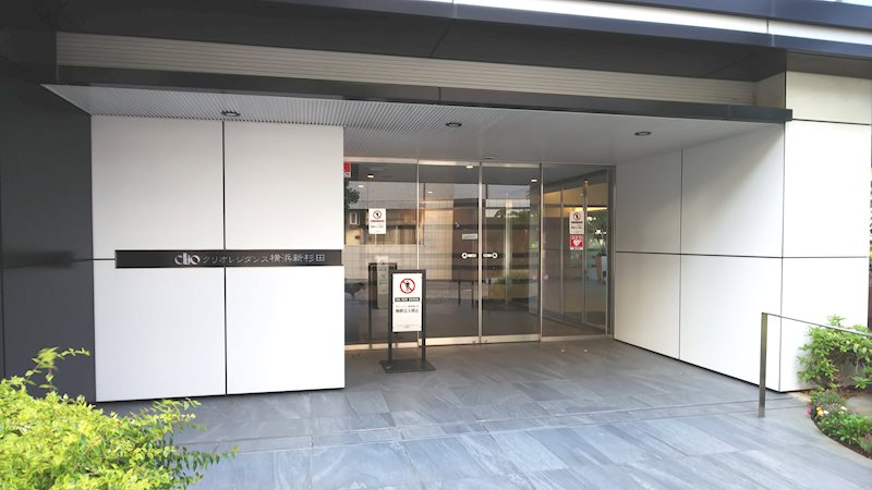 【横浜市磯子区新杉田町のマンションのエントランス】