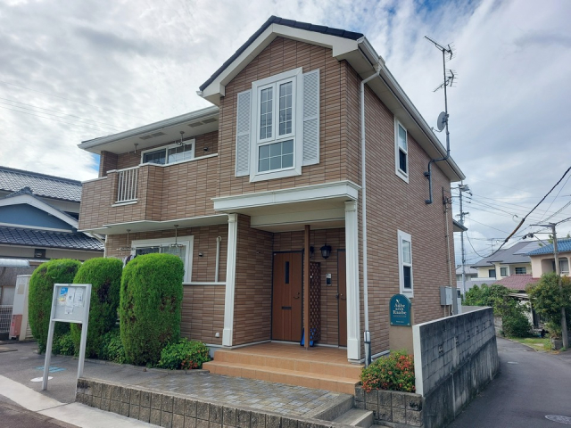 東温市横河原のアパートの建物外観