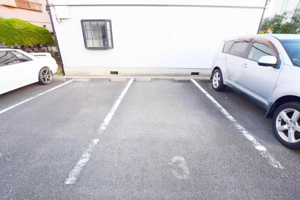 【三浦市南下浦町上宮田のアパートの駐車場】