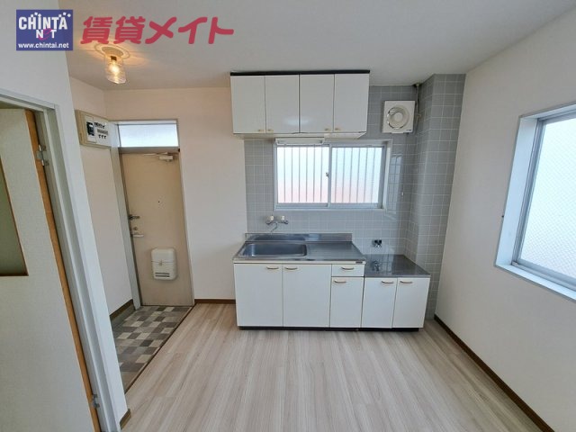 【鈴鹿市西条のマンションのキッチン】