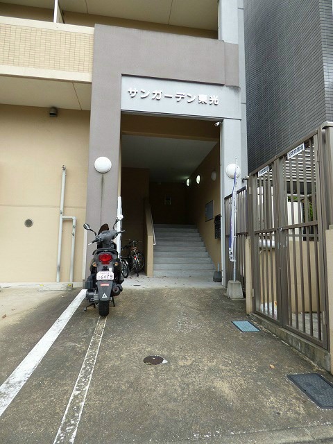 【福岡市博多区東光のマンションのエントランス】