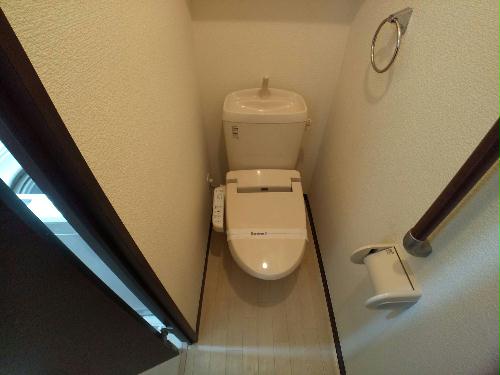 トイレ　明るく清潔感のあるトイレ