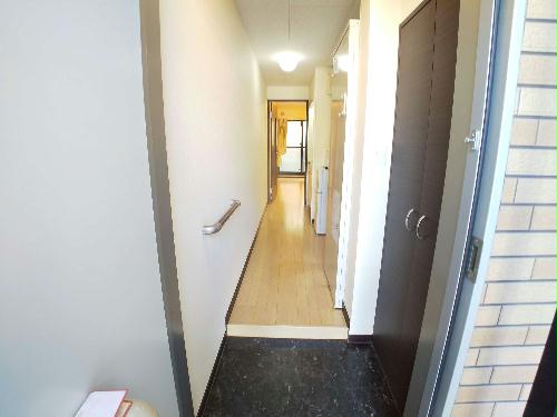 玄関　玄関ドアは防犯サムターン設置