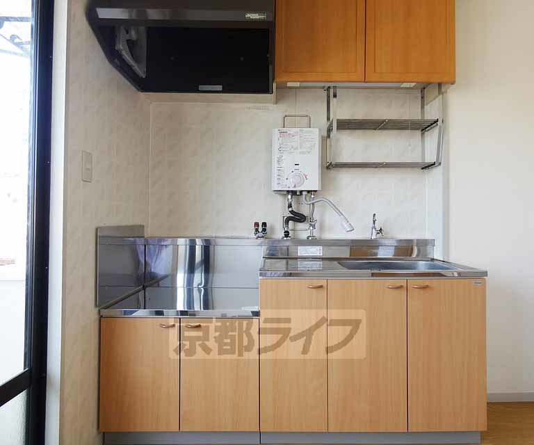 キッチン　収納豊富なキッチンになります。