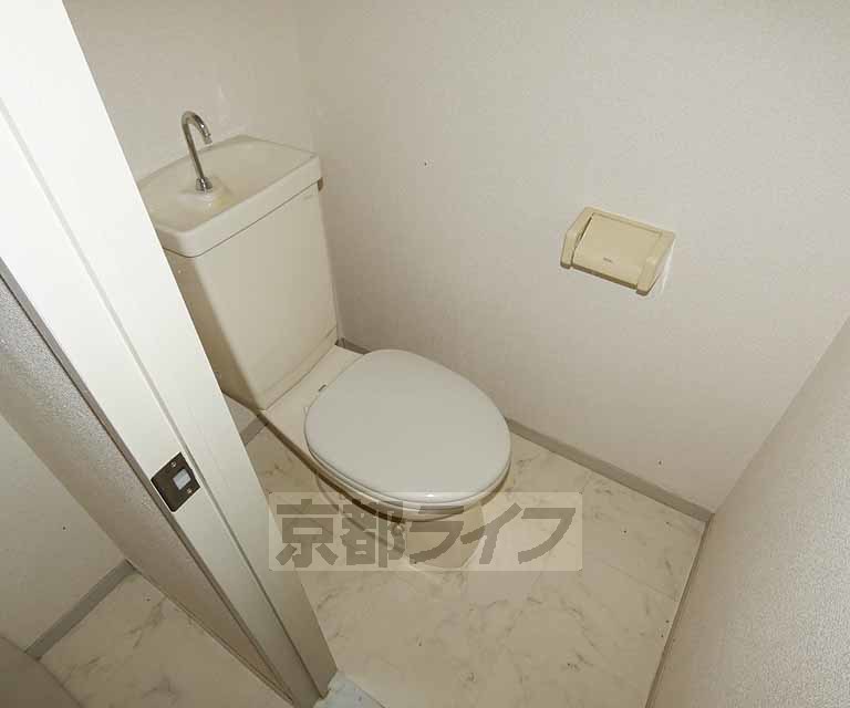 トイレ　落ち着く、個室トイレになります。