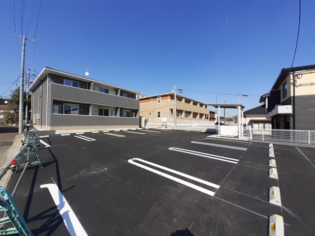 【仙台市泉区本田町のアパートの駐車場】