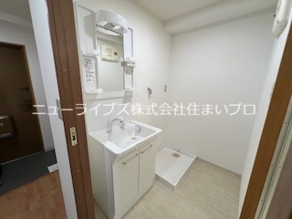 【寝屋川市黒原旭町のマンションの洗面設備】