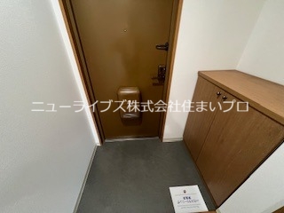 【寝屋川市黒原旭町のマンションの玄関】