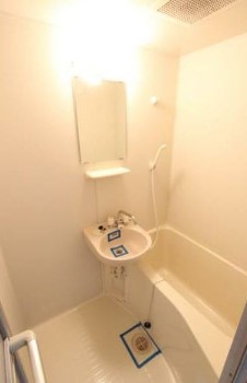 バス・シャワールーム　別号室のお写真となります☆