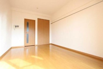 居室・リビング　別号室のお写真となります☆