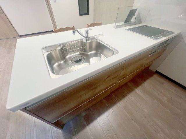 キッチン　あなたの好みに合わせたコンロを置いてくださいね。