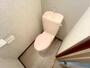 トイレ　スタンダードなトイレは清潔感があってずっと居たくなりますね。