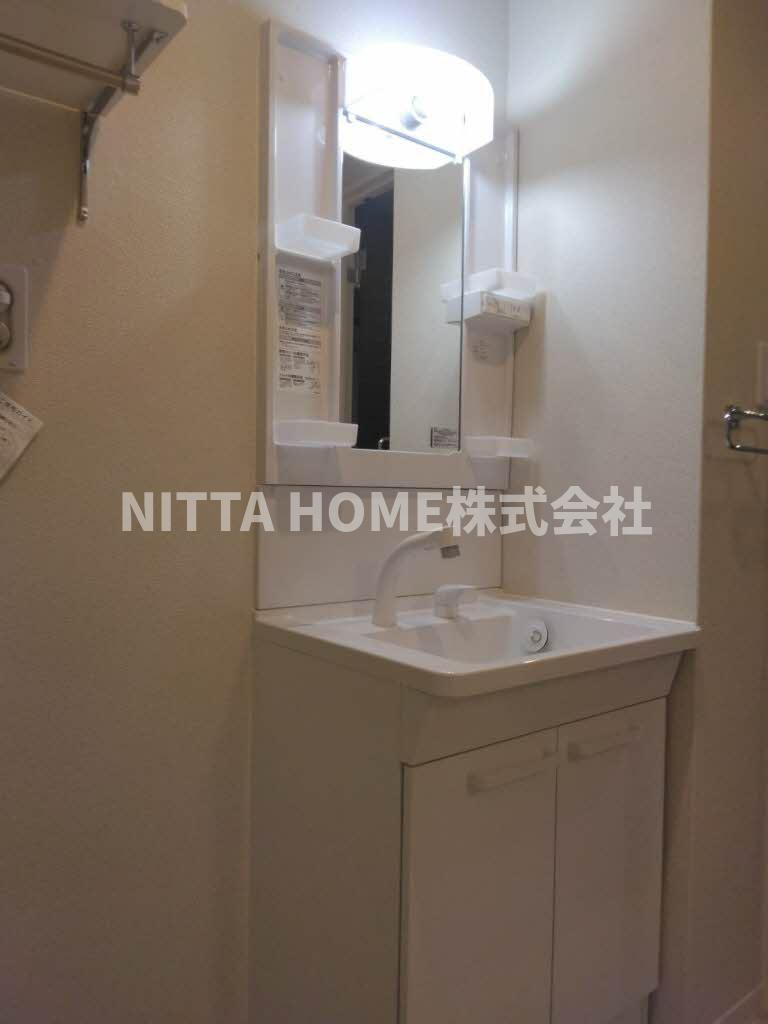 洗面設備　シャワー付きの洗面化粧台もありますよ●