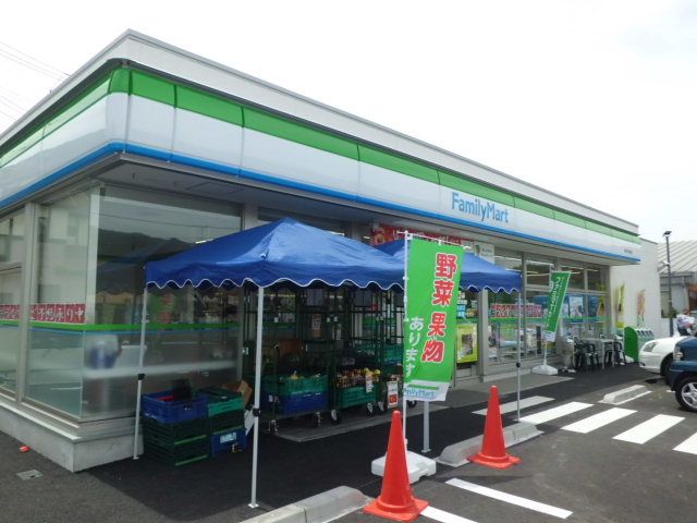 コンビニ　ファミリーマート（コンビニ）まで514m