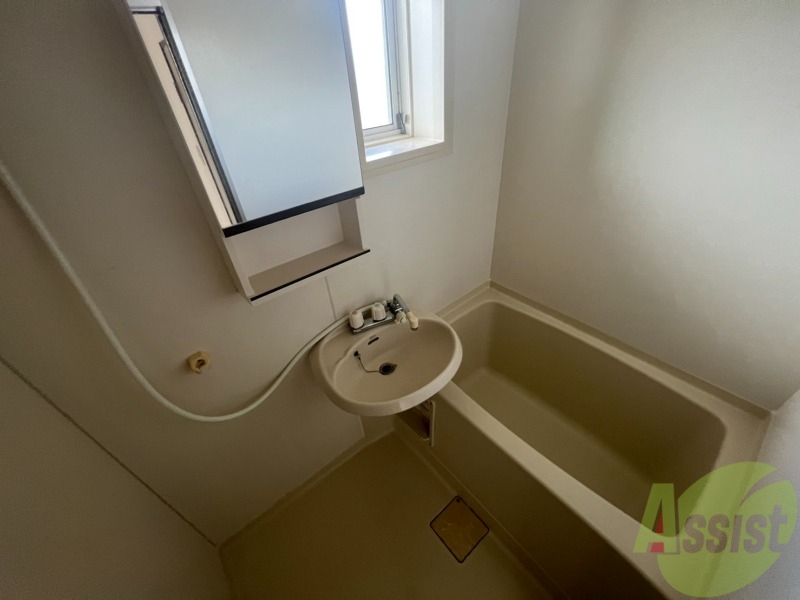 バス・シャワールーム　広々とした浴槽スペースでストレスなく利用出来そうですね。