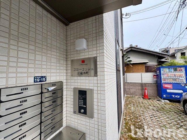 エントランス　建物の内部です