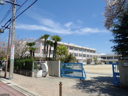 小学校　名古屋市立鳥羽見小学校（小学校）まで85m