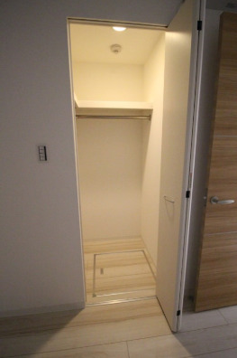 収納　エミネンス堂ヶ芝　ウォークインクローゼット