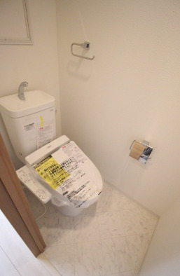 トイレ　エミネンス堂ヶ芝　温水洗浄便座