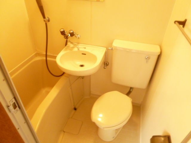 バス・シャワールーム　ユニットバスはお掃除が簡単です。