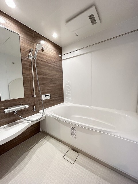 バス・シャワールーム　浴室乾燥機付きのお風呂