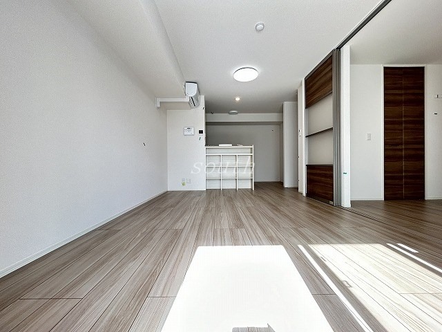 居室・リビング　洗練された清潔感漂う清楚な仕上がり