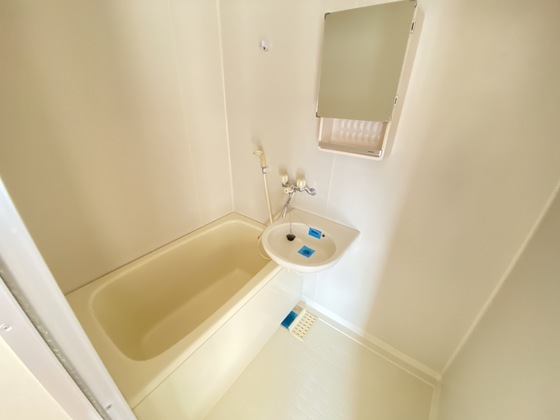 バス・シャワールーム　※別の部屋の写真を使用しています