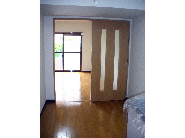 居室・リビング　キッチンから