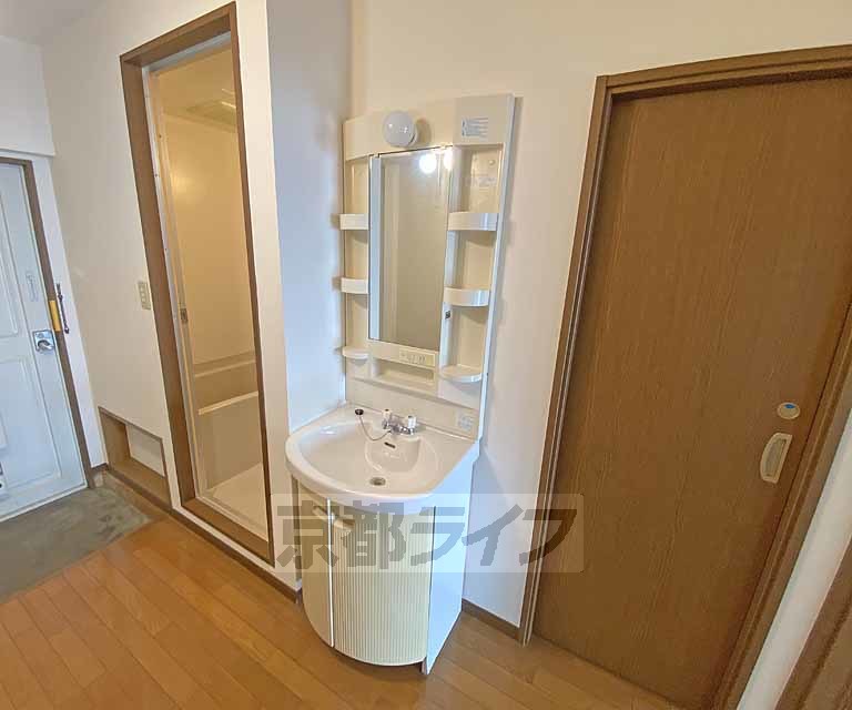 洗面設備　独立洗面台です。