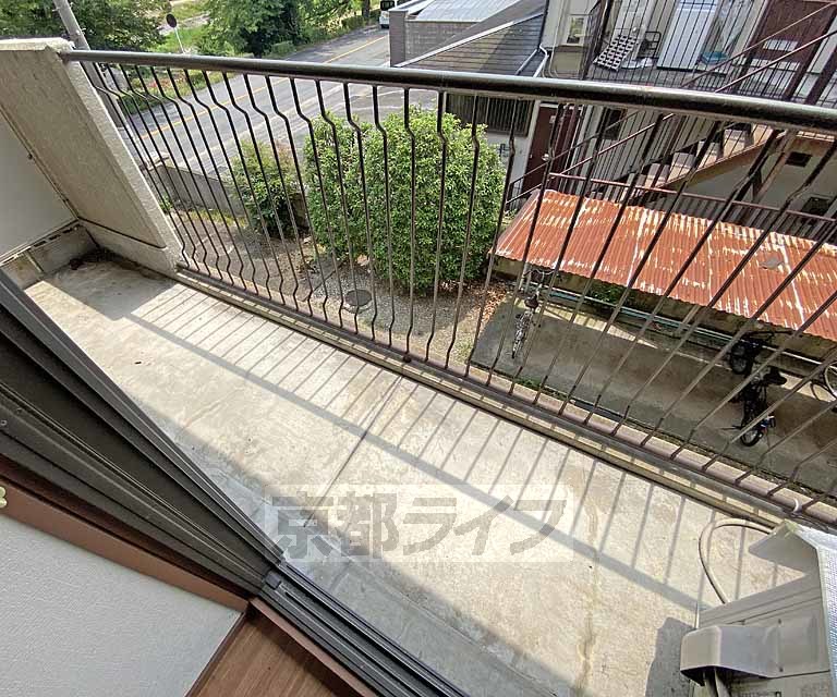 バルコニー　風通しのよい南向きバルコニーです。