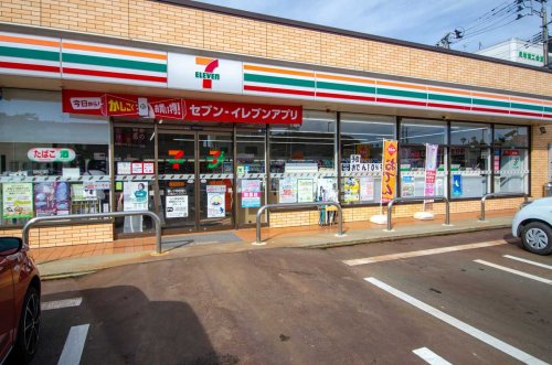 コンビニ　セブンイレブン見附本所店（コンビニ）まで627m