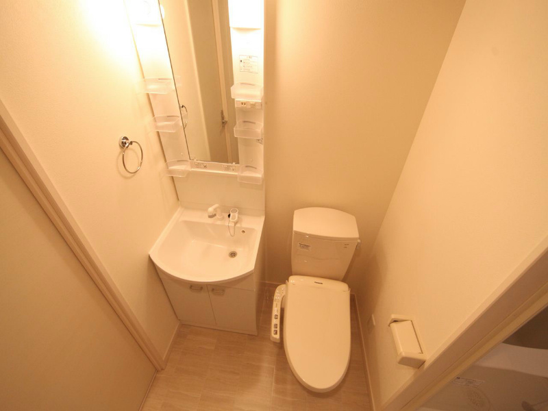 洗面設備　脱衣所　独立洗面台（シャンプードレッサー）洗濯機用意できます