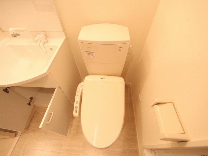 トイレ　温水洗浄暖房便座付トイレ