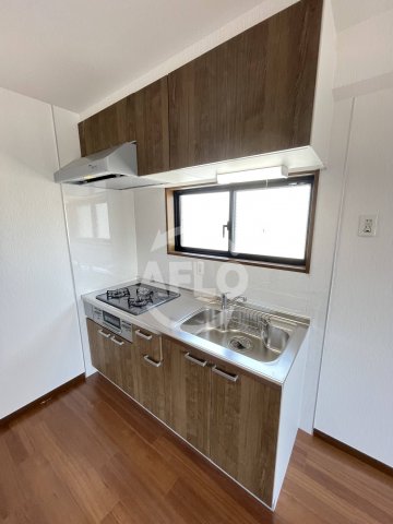 キッチン　ハーバーウィンズ天保山　3口ガスキッチン